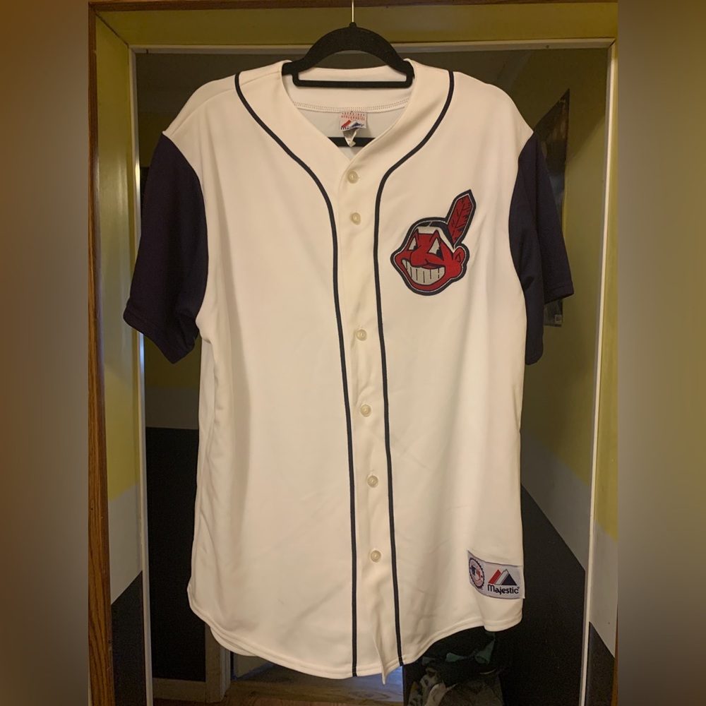 Men’s large Cleveland Jersey